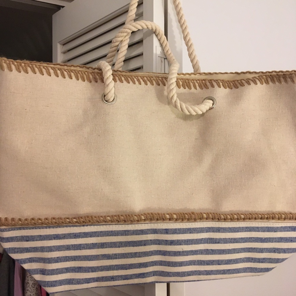 NWT Roomy Tote Bag with Soft Rope Handles …